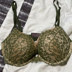 Victoria’s Secret Lace Push-up Bra